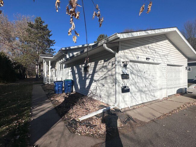 Building Photo - 602-614 Brown Street