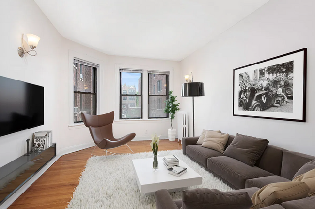 Foto del edificio - 641 W Addison St