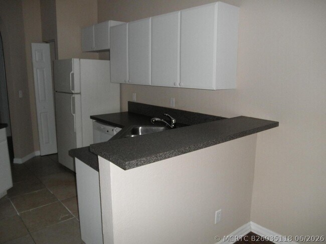 Foto del edificio - 894 Pipers Cay Dr