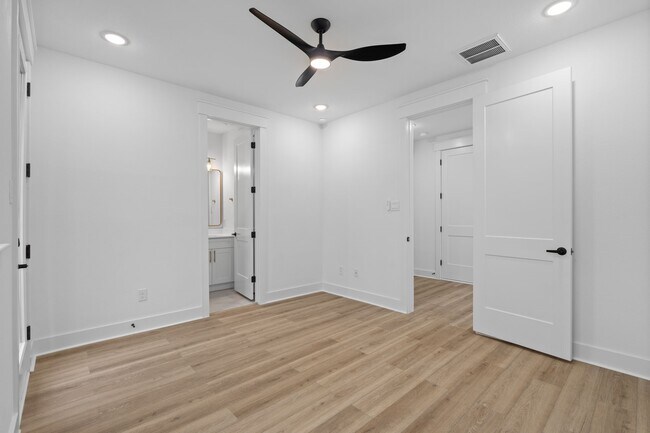 Foto del edificio - 717 Janisch Rd