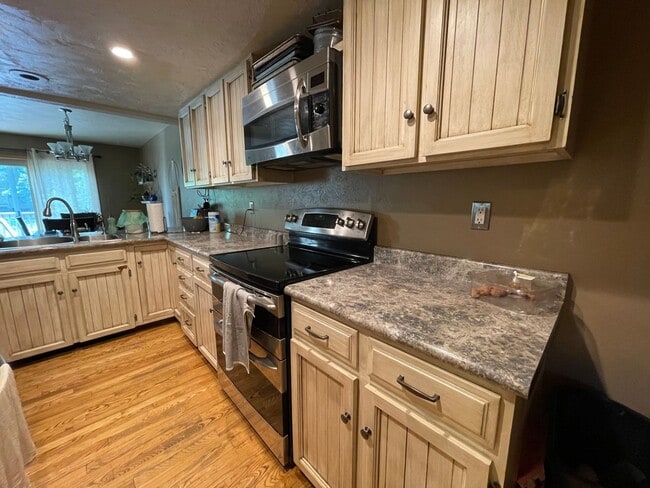 Building Photo - 3153 Eastwood Ct