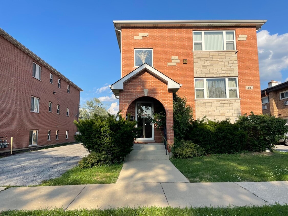 Primary Photo - 12619 Winchester Ave