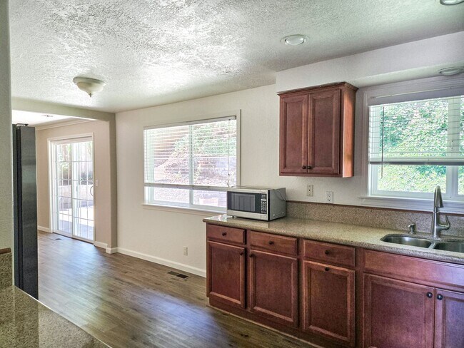 Building Photo - 5245 Lone Oak Rd SE