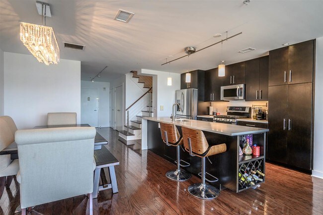 Foto del edificio - 100 Thompson Ln
