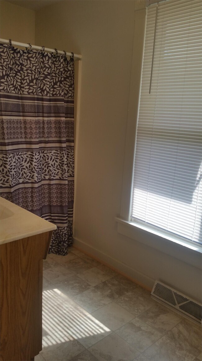 204 N 8th St, Red Oak, IA 51566 House Rental in Red Oak, IA