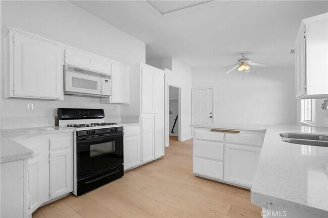Foto del edificio - NEWER CONTRUCTION HOME FOR RENT | VICTORVILLE