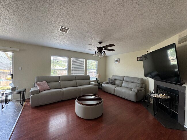 Foto del edificio - 5519 Spring Walk