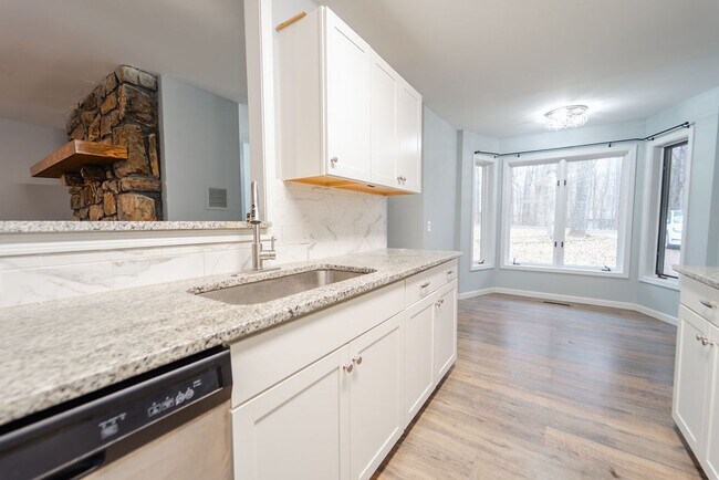 Foto del edificio - Beautiful Newly Remodeled Home on the Desoto Golf Course! A large landscaped lot with beautiful v...