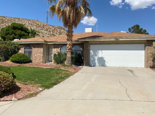 Building Photo - West El Paso, Scenic Heights. 3 bedrooms, ...