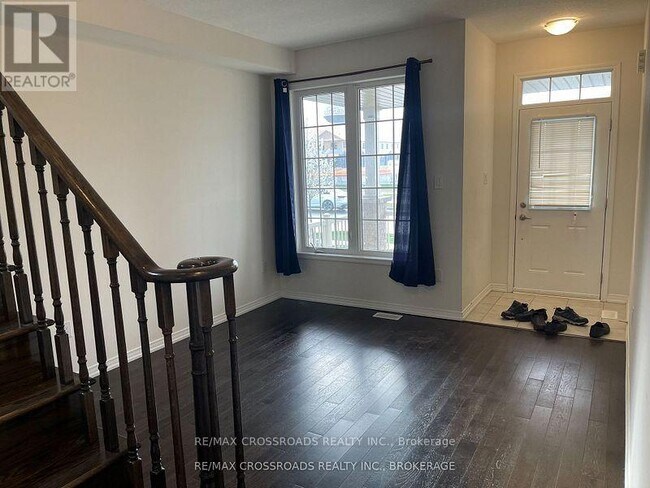 Photo du bâtiment - 166 Munro Cir