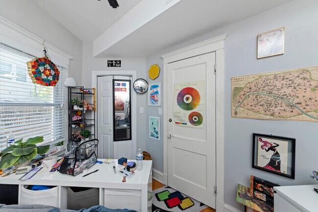 Foto del edificio - 1545 W Addison St
