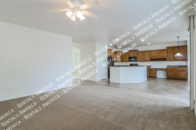 Foto del edificio - 14332 W Crocus Dr