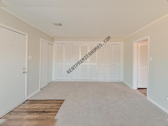Building Photo - 412 Del Rio Dr