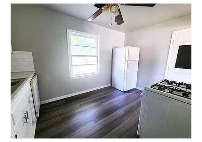 Building Photo - 2 Bedroom 1 Bath home in the heart of MWC ...