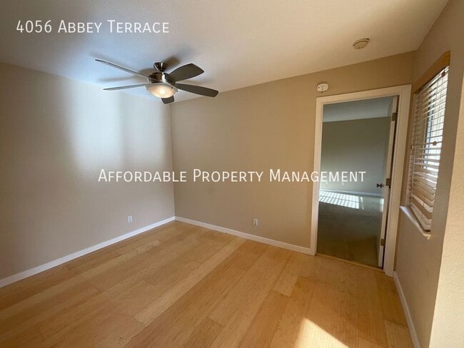 Foto del edificio - 4056 Abbey Terrace