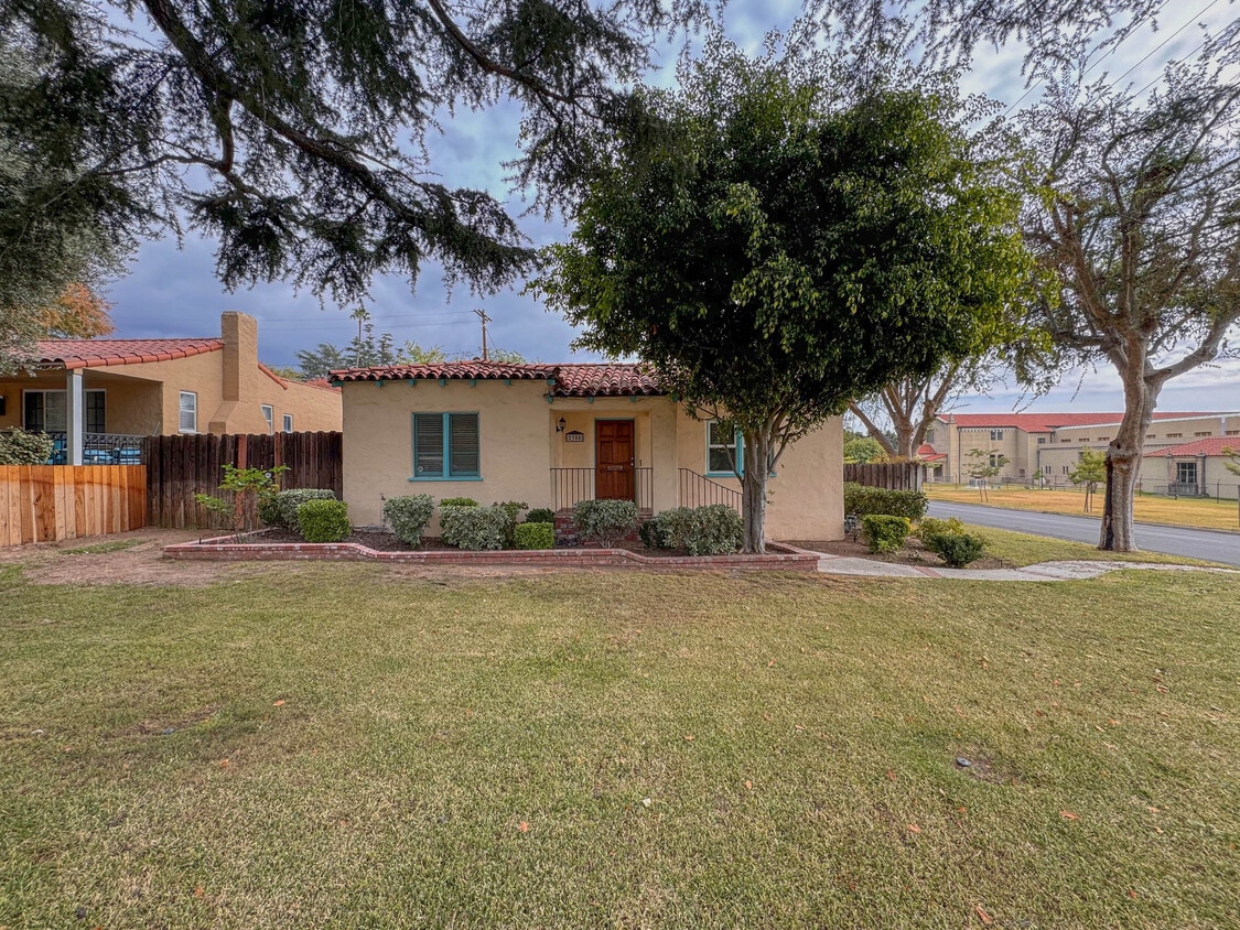 Primary Photo - 2350 Marengo Ave