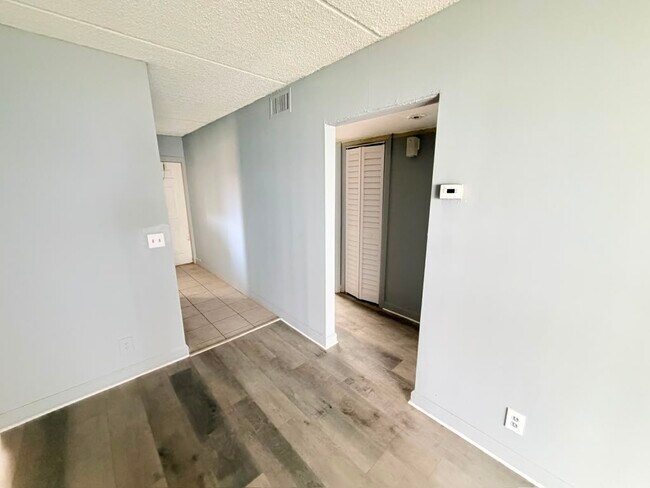 Foto del edificio - 1501 Crescent Cir