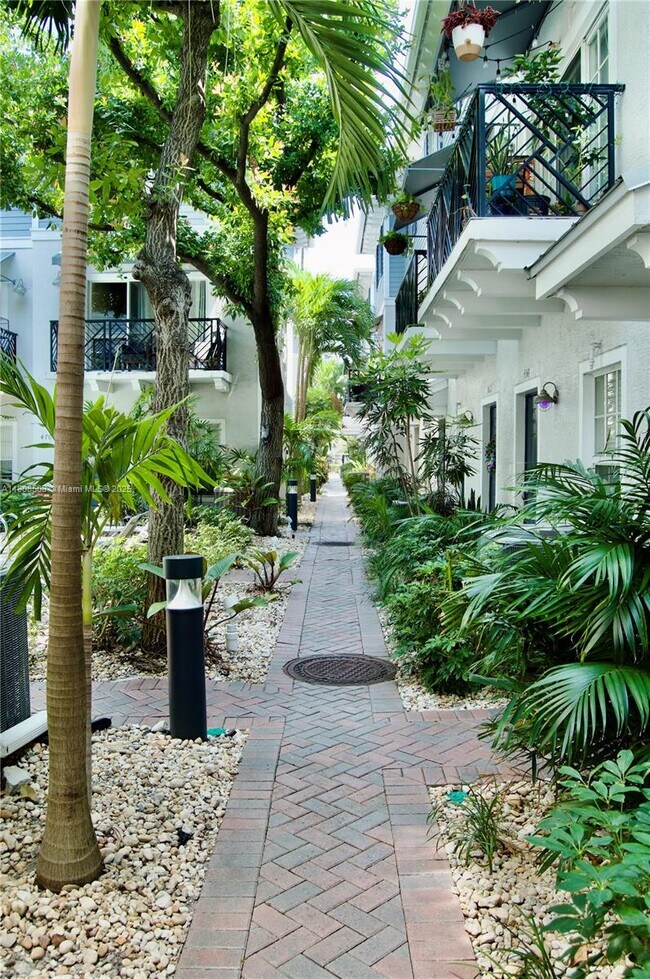 Foto del edificio - 452 NE 2nd Ave