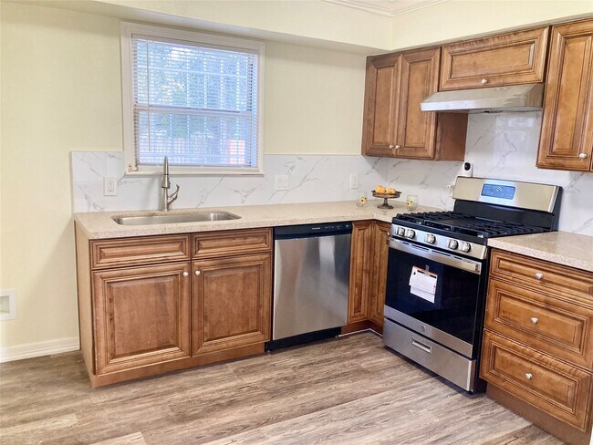 Foto del edificio - 7125 Goforth St