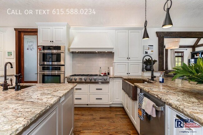 Building Photo - Stunning 5BR/8BA Luxury Home on 3.44 acres...