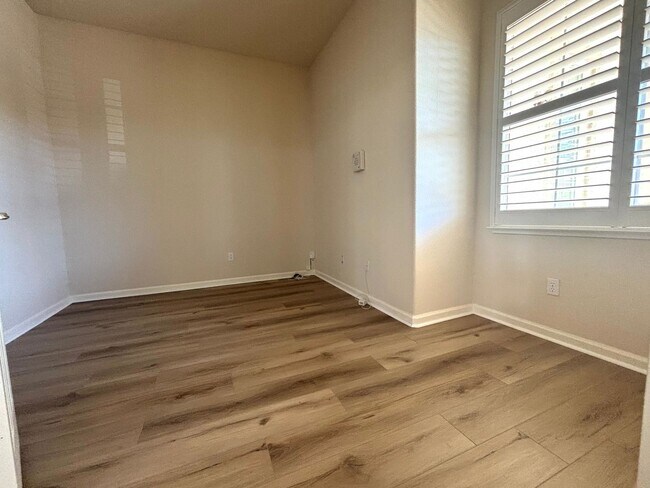 Foto del edificio - Gorgeous 2 Bed 2.5 Bath with office and SOLAR! 55+ Community