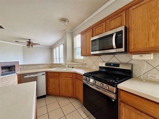 Building Photo - 701 Ranier Ln