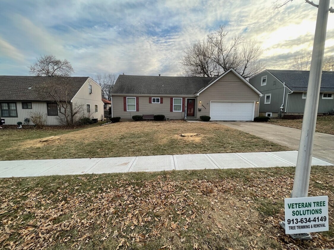 Foto principal - 9933 W 60th St