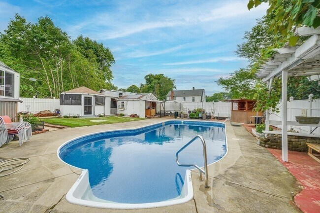 Building Photo - 51 Lawnview Dr
