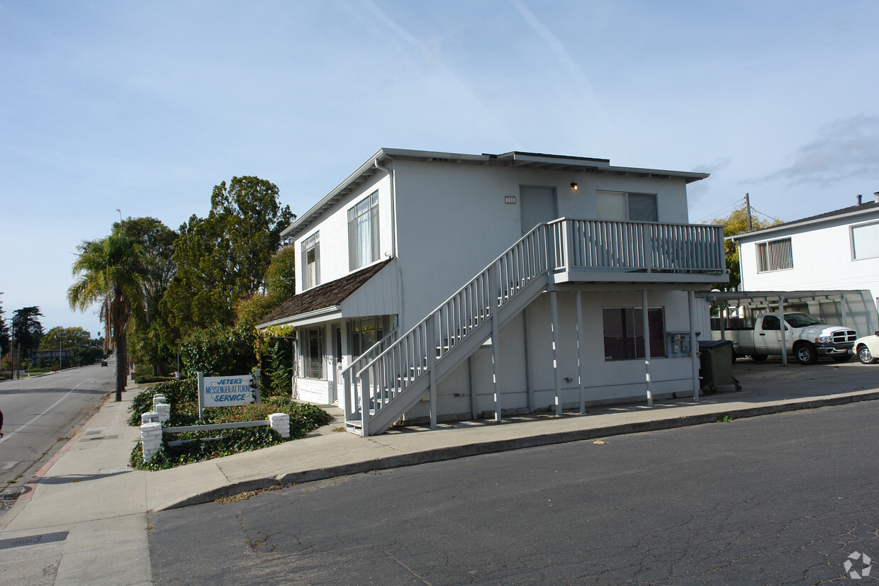 Foto del edificio - Foothill Courtyard