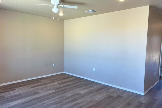 Foto del edificio - 3118 E Cornell St