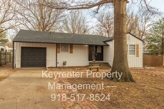 Building Photo - 2527 S Oswego Ave