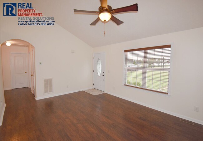 Foto del edificio - Great 3 bdrm 2ba home w/ large bonus room! Lawncare and landscaping included!