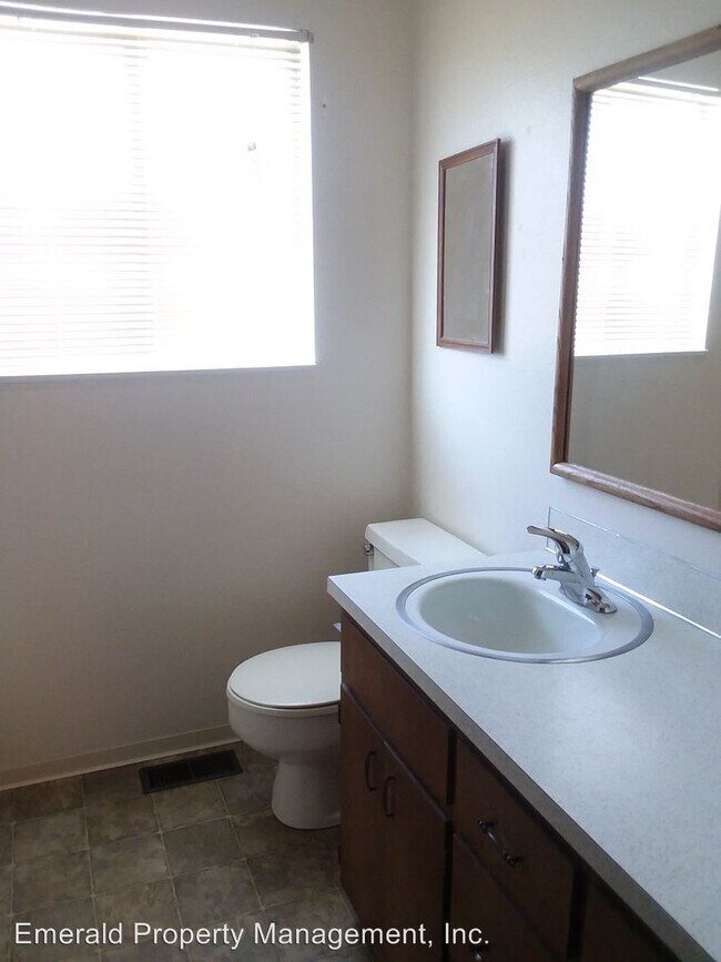 Foto del edificio - 530-570 Cedar St