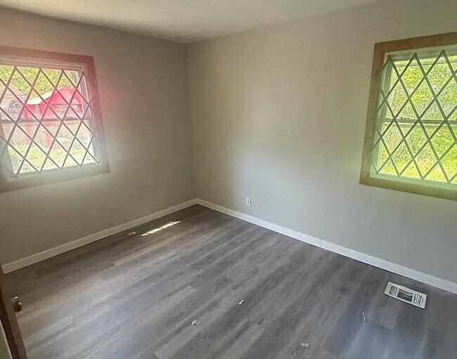 Foto del edificio - 4424 E 144th St