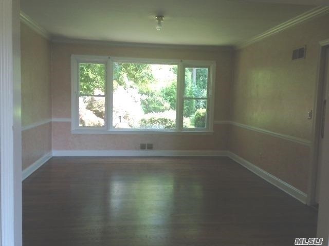 Building Photo - 13 Laurel Dr