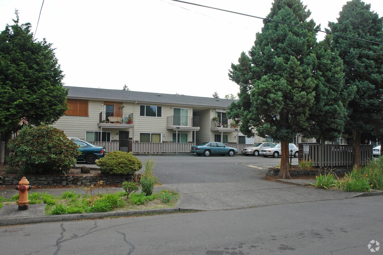 Foto del edificio - 1712-1748 NE 46th Ave