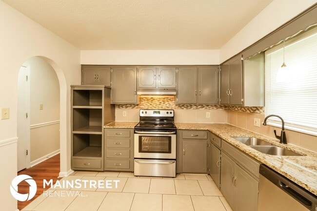 Building Photo - 408 SW Sandstone Dr