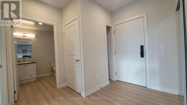 Photo du bâtiment - 13042 Yonge St