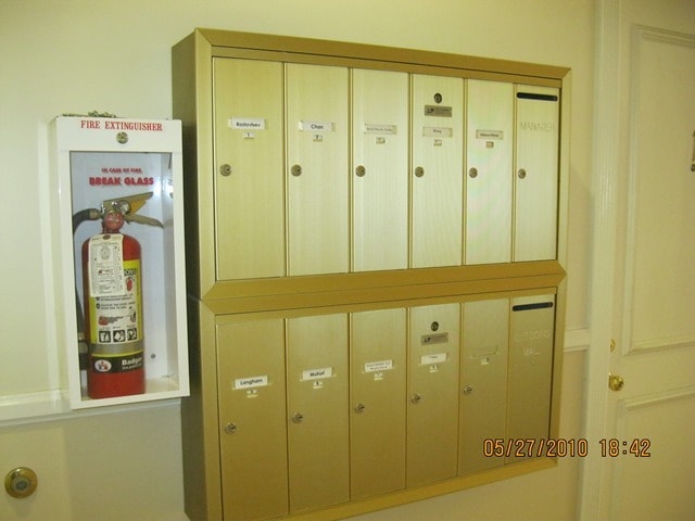 Building Photo - 5750 San Vicente Blvd