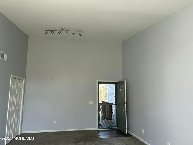 Building Photo - 105 Mt Ln