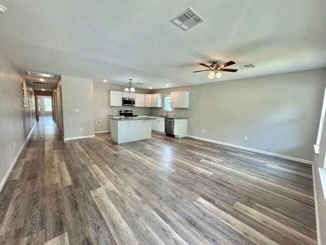 Foto del edificio - 1007 N Quincy Ave