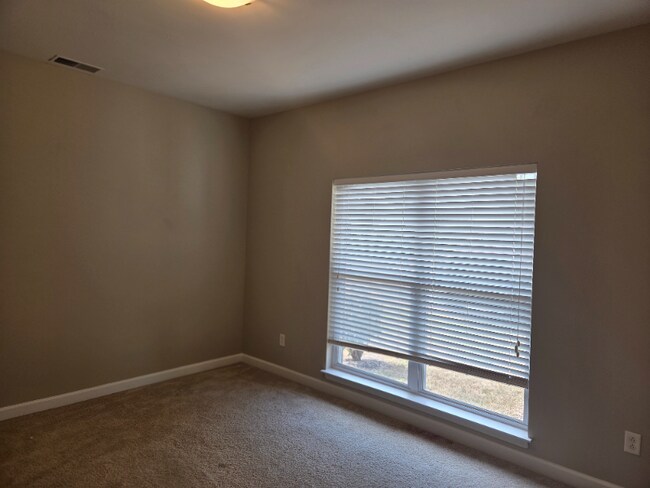 Foto del edificio - 885 Forest Ave