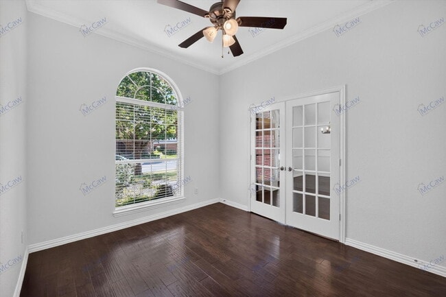 Foto del edificio - 8009 Owl Creek Ln