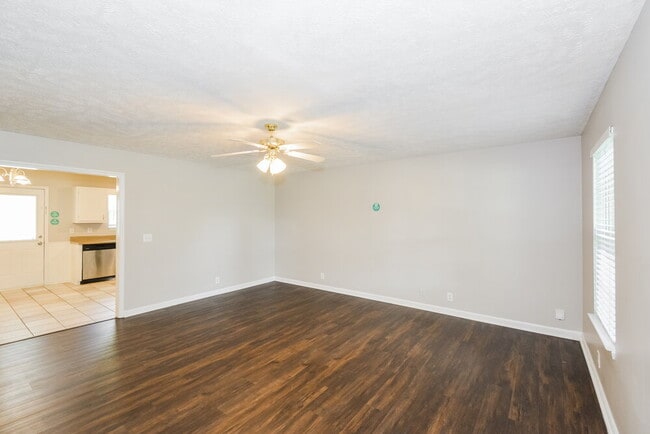Building Photo - 2816 Islington Dr