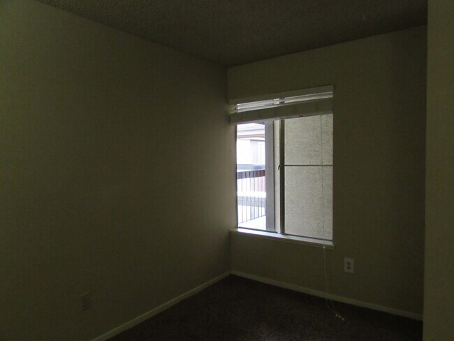 Foto del edificio - 3146 Lakeside Dr