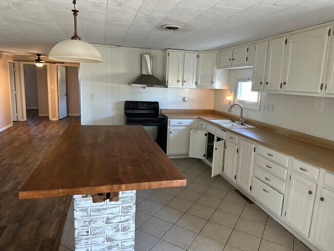 Foto del edificio - 2745 Adamsville Rd