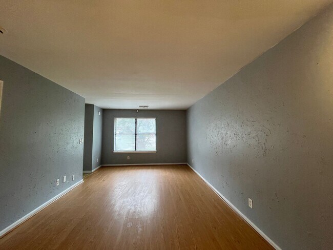 Foto del edificio - AVAILABLE NOW! Cute 2 bedroom duplex in co...
