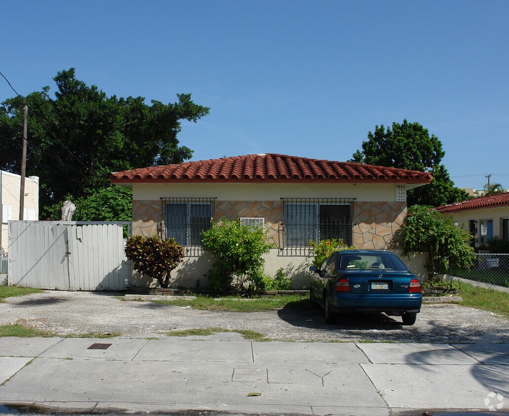 Building Photo - 1335 SW 5th St