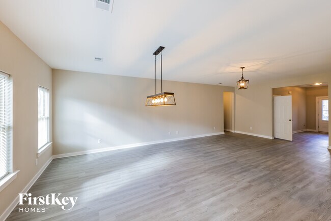 Foto del edificio - 267 Lakewood Ln