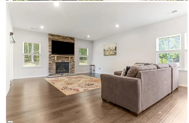 Building Photo - 500 Briar Oaks Ln